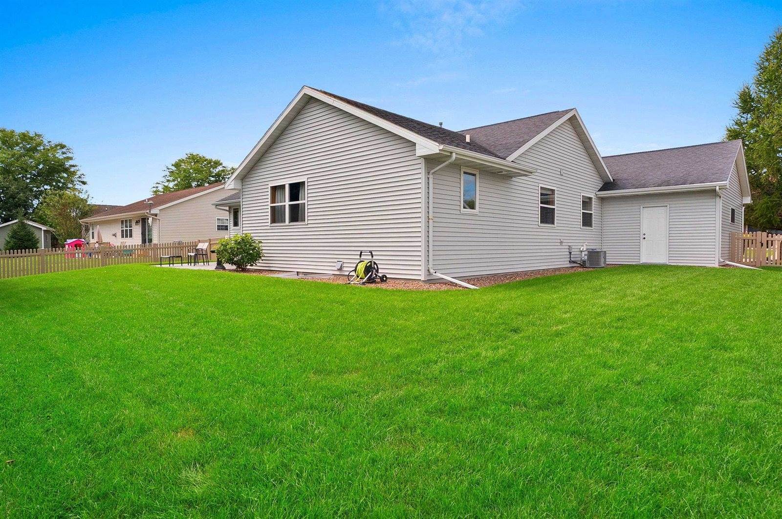 2339 Deer Prairie Drive, Neenah, WI 54956