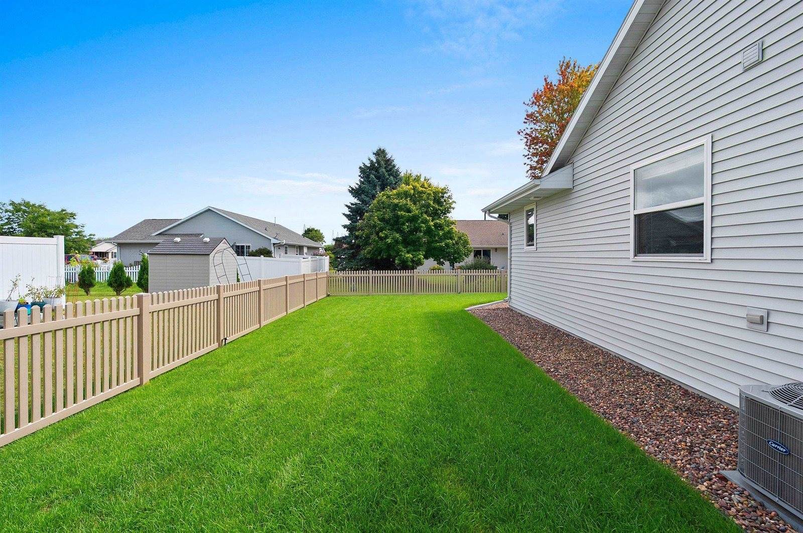 2339 Deer Prairie Drive, Neenah, WI 54956