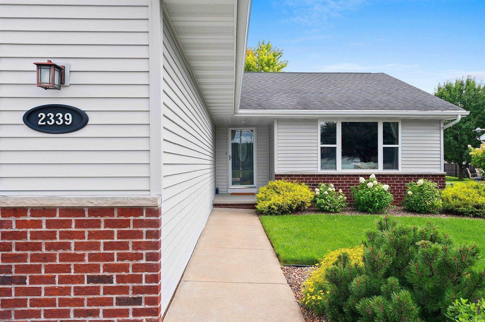 2339 Deer Prairie Drive, Neenah, WI 54956