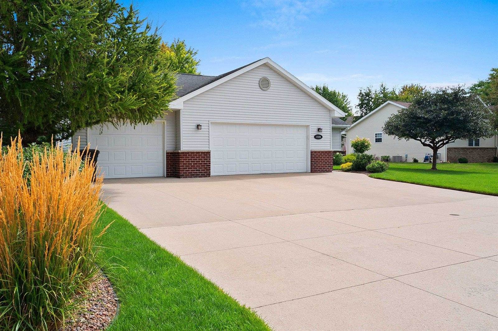 2339 Deer Prairie Drive, Neenah, WI 54956