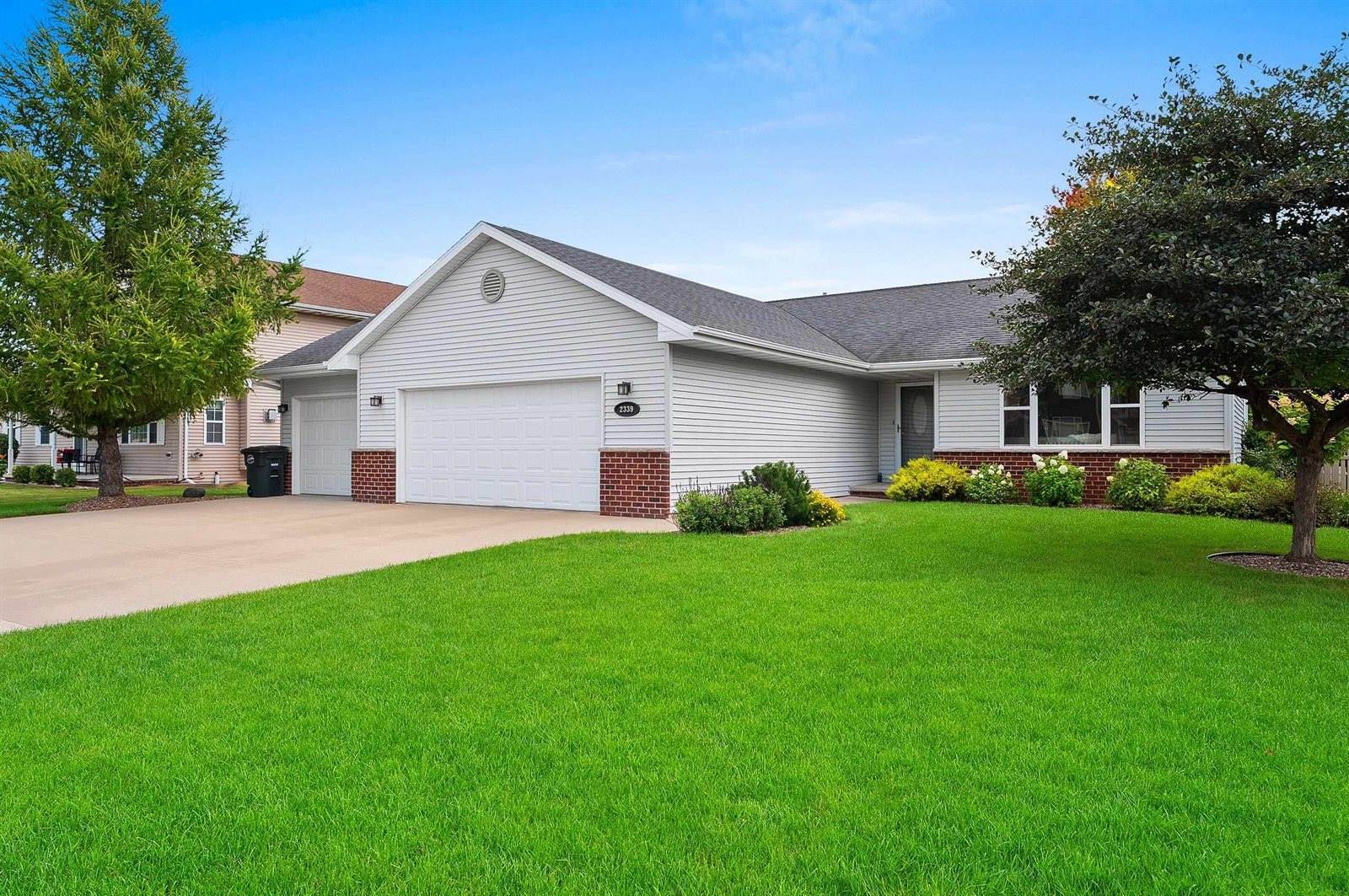 2339 Deer Prairie Drive, Neenah, WI 54956
