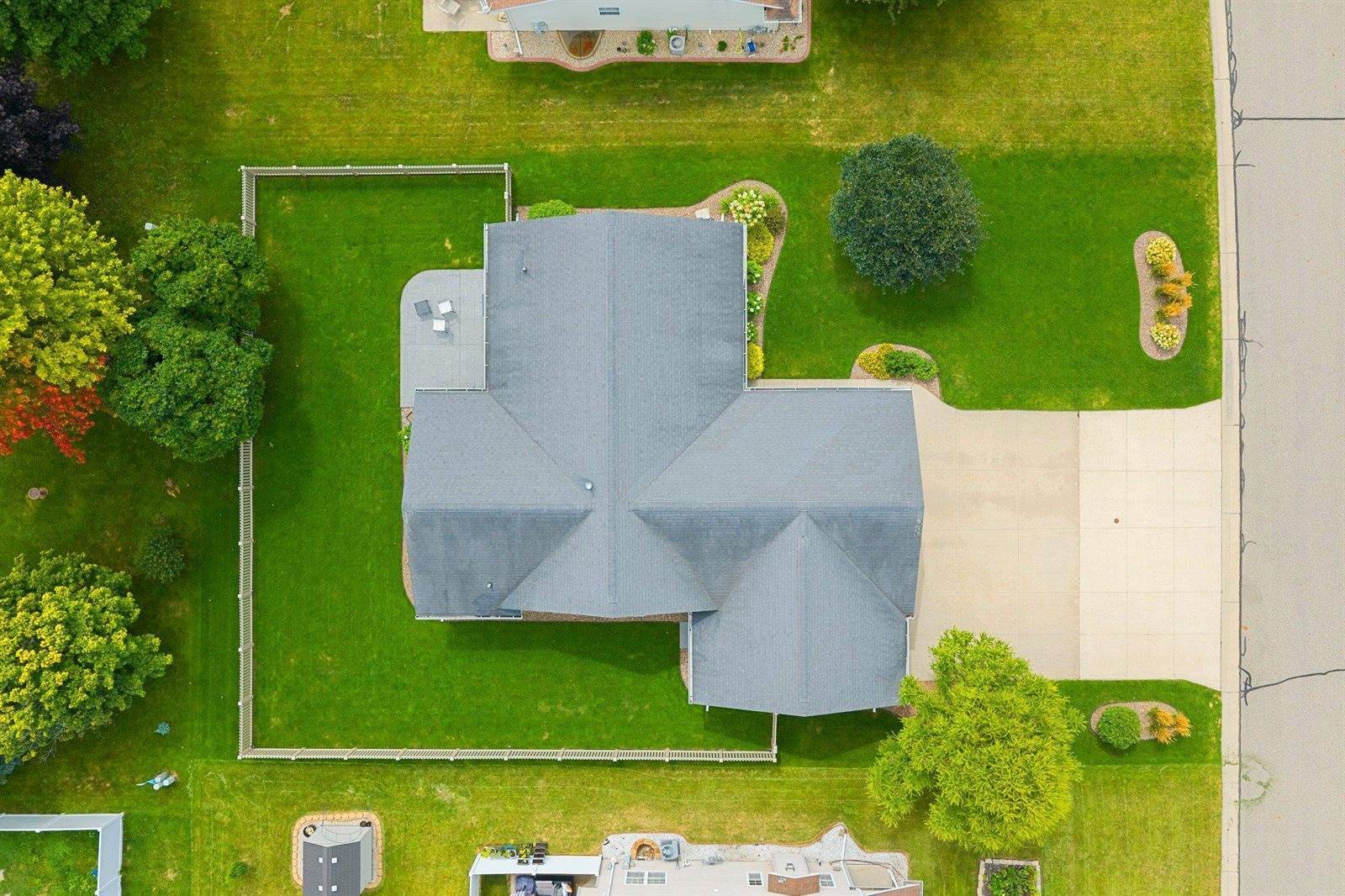 2339 Deer Prairie Drive, Neenah, WI 54956