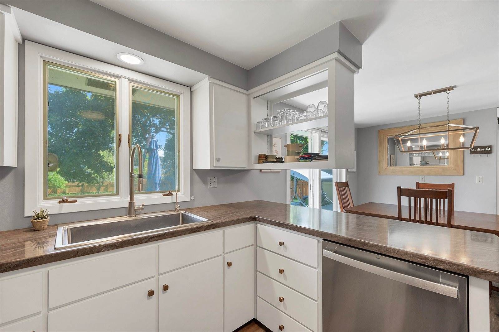 413 Allouez Avenue, Green Bay, WI 54301