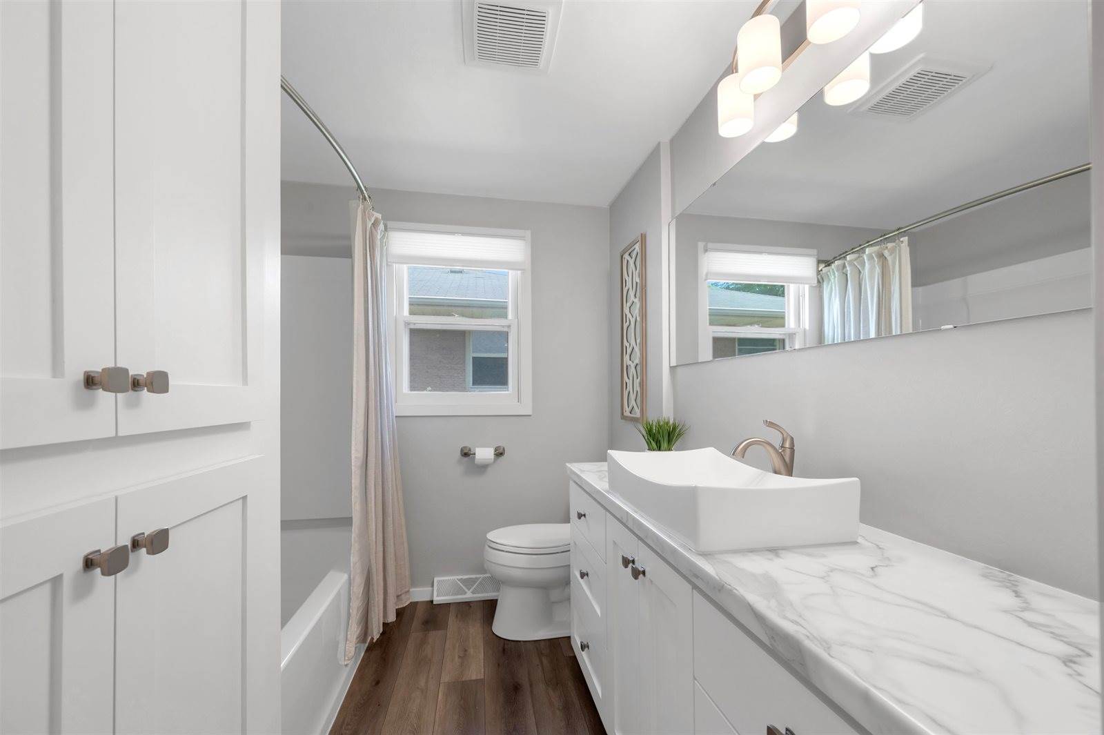 413 Allouez Avenue, Green Bay, WI 54301