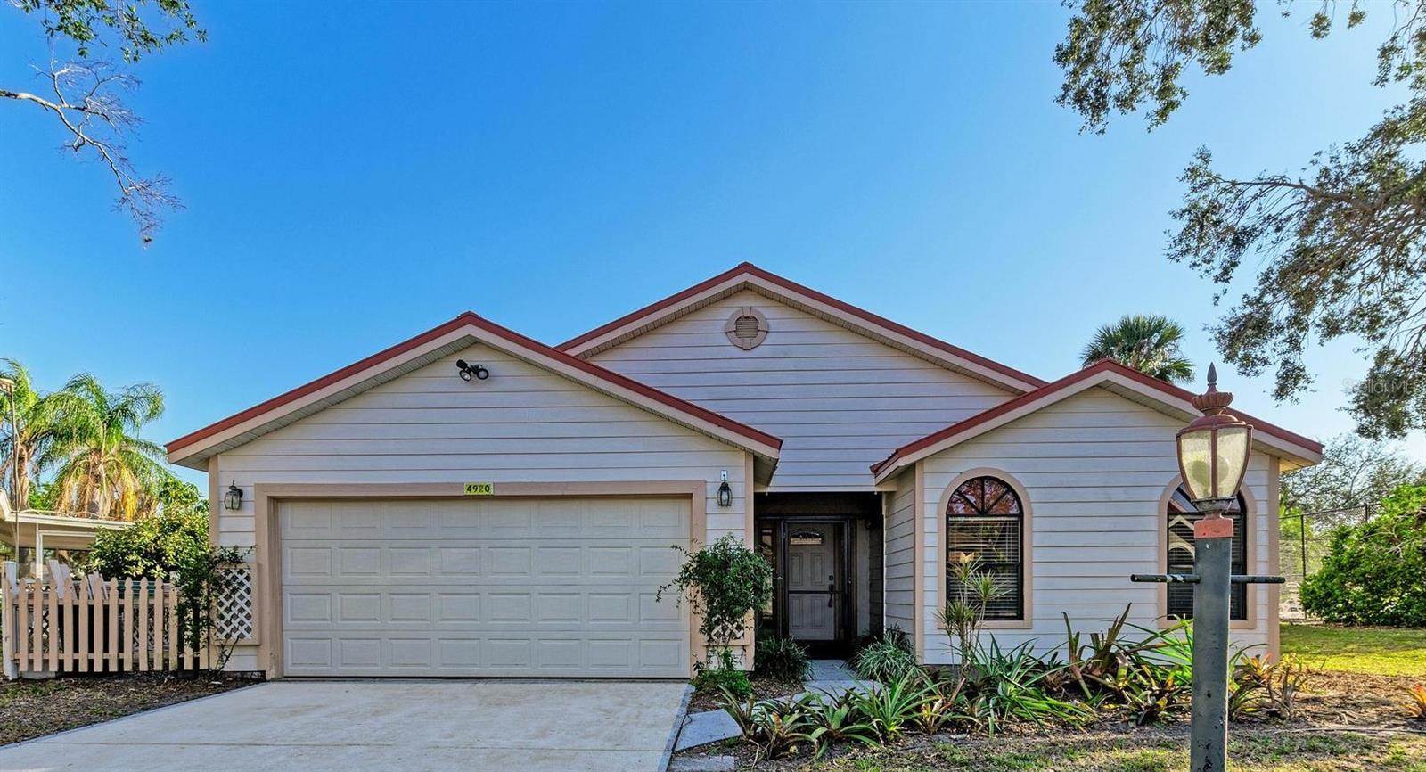 4920 82ND Place East, Sarasota, FL 34243
