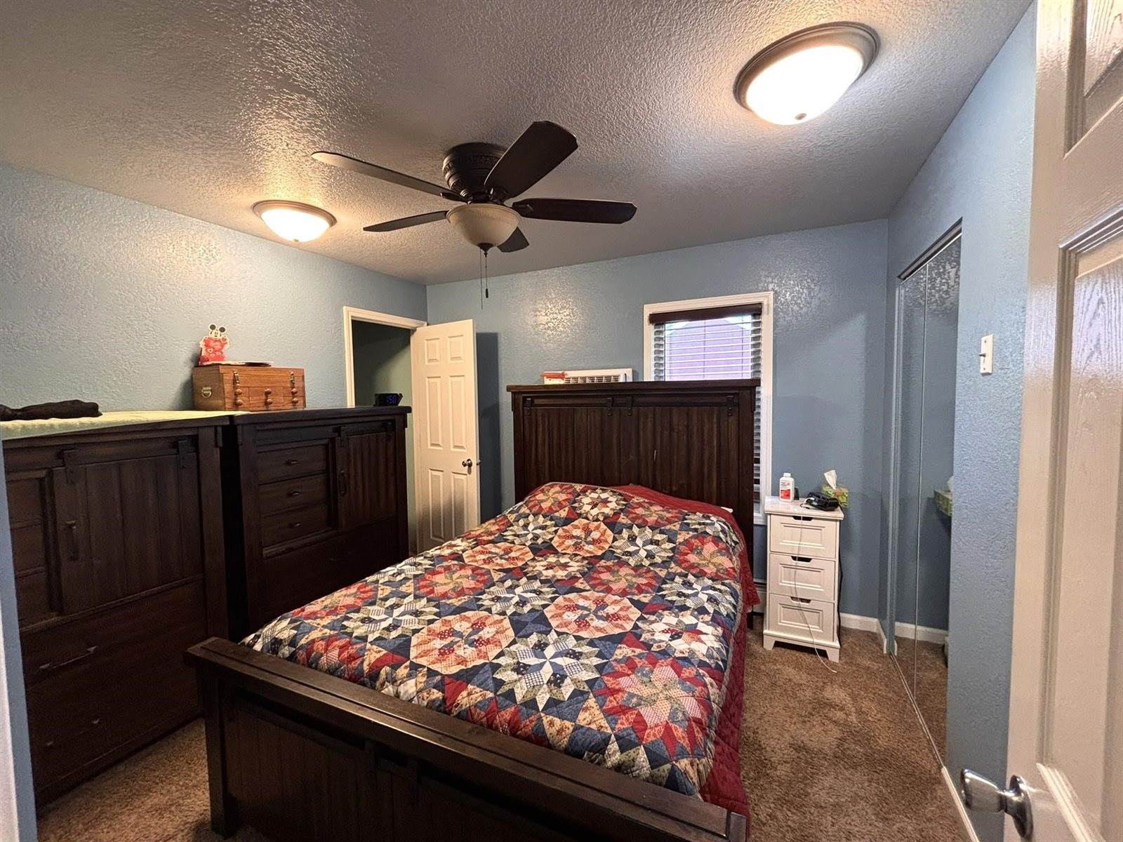 1130 Valley St, Minot, ND 58701