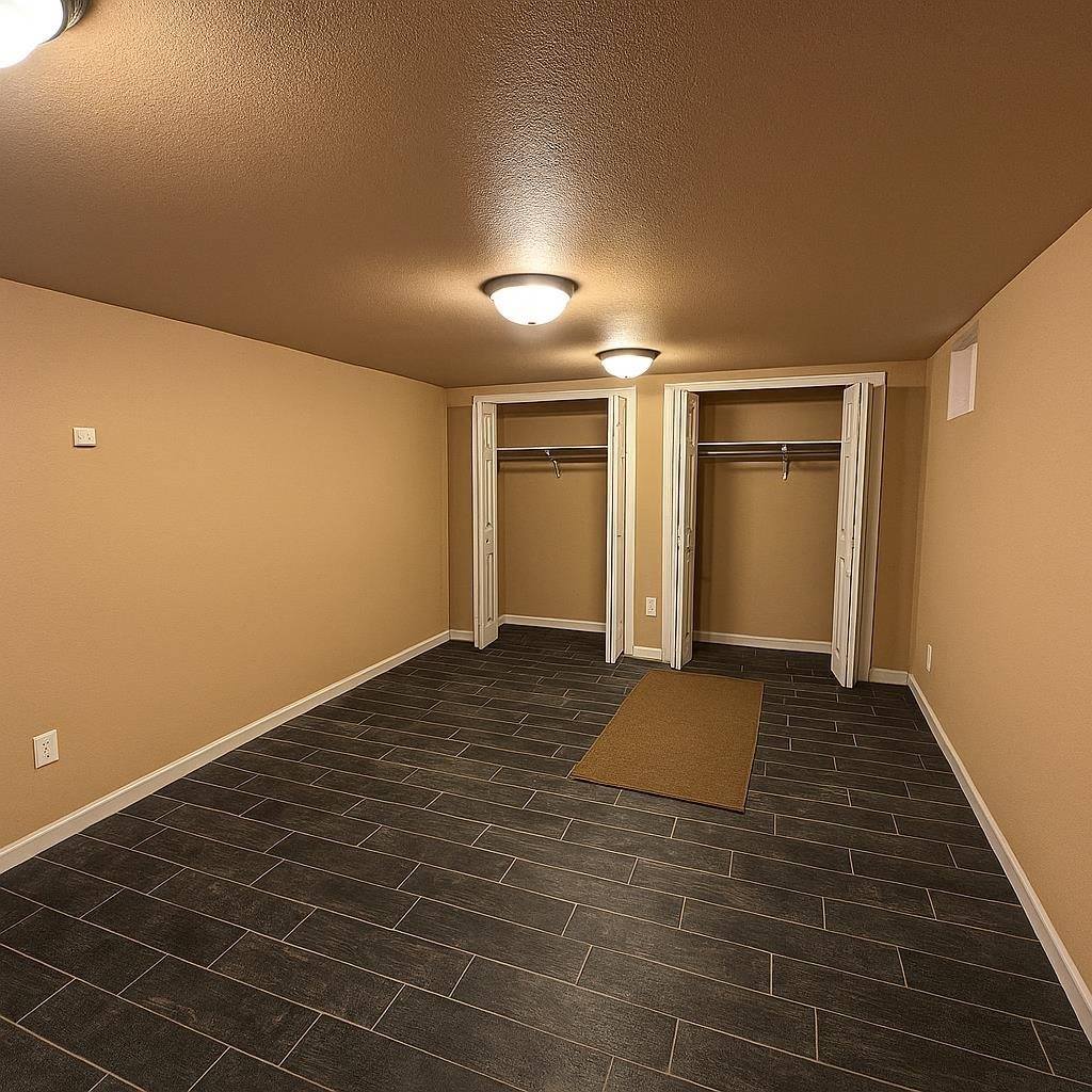 1130 Valley St, Minot, ND 58701