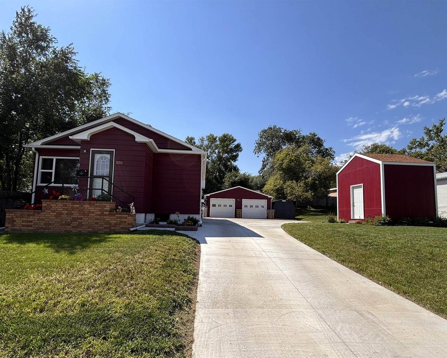 1130 Valley St, Minot, ND 58701