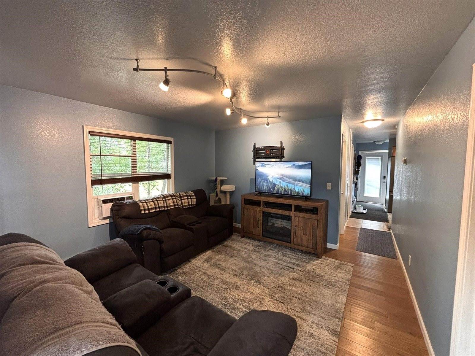 1130 Valley St, Minot, ND 58701