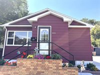 1130 Valley St, Minot, ND 58701