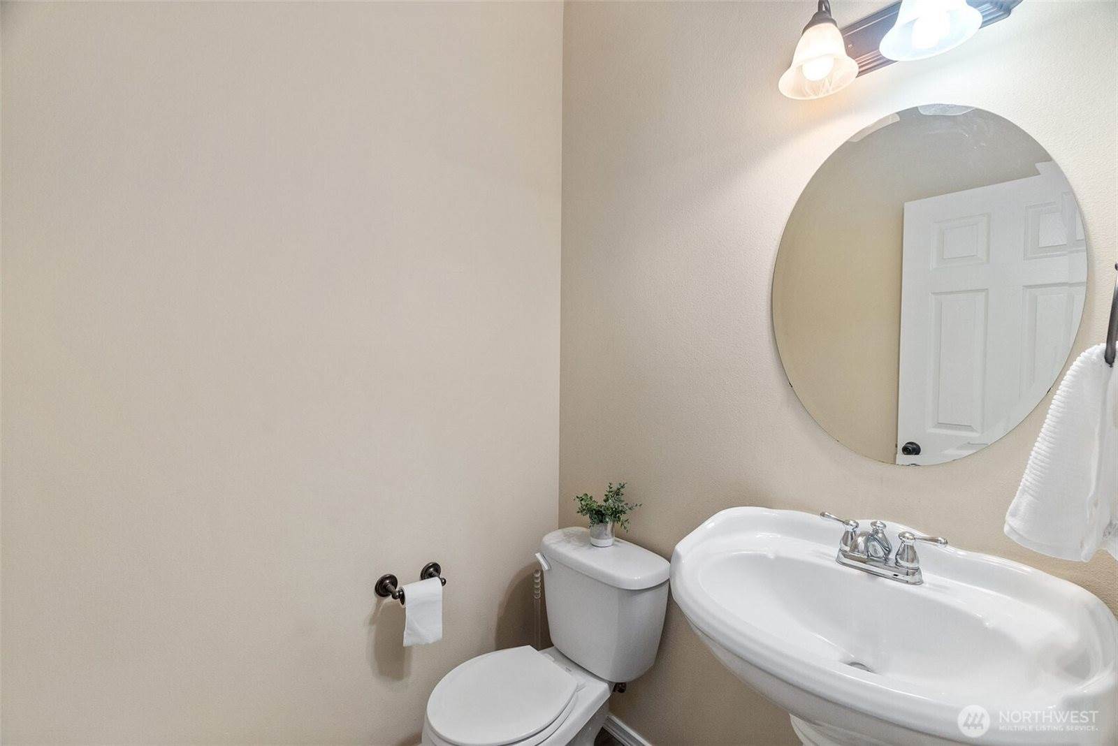 1827 100th Street Court South, Tacoma, WA 98444