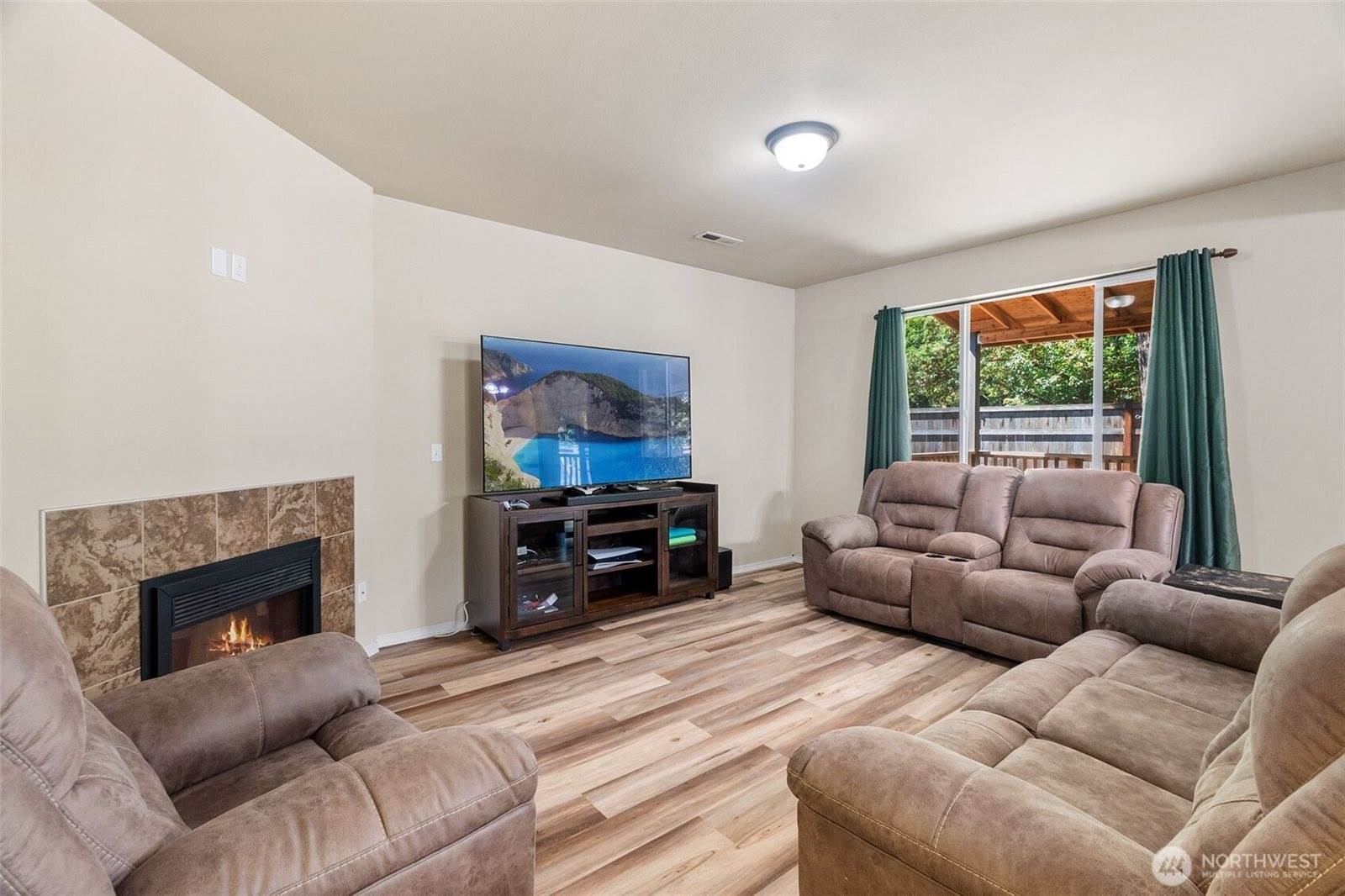 1827 100th Street Court South, Tacoma, WA 98444