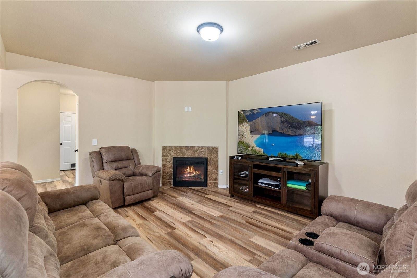 1827 100th Street Court South, Tacoma, WA 98444