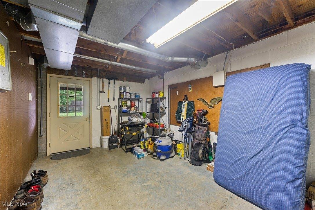 398 Bristol Champion Townline Road, Warren, OH 44481