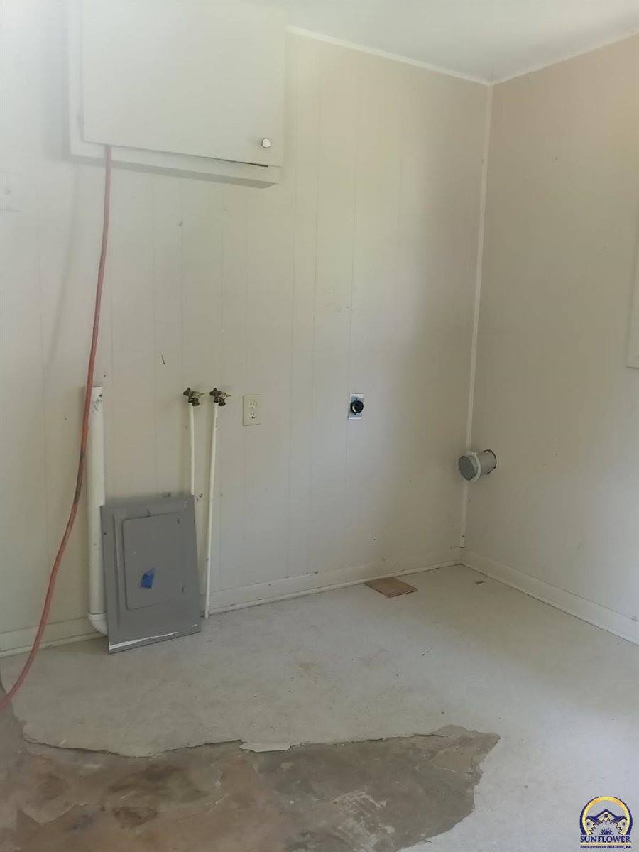 110 South 13th ST, Herington, KS 67449