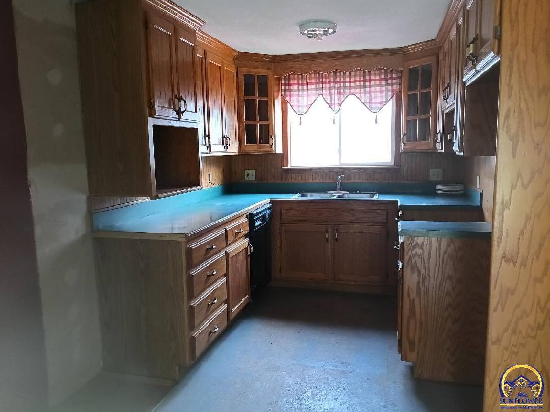 110 South 13th ST, Herington, KS 67449