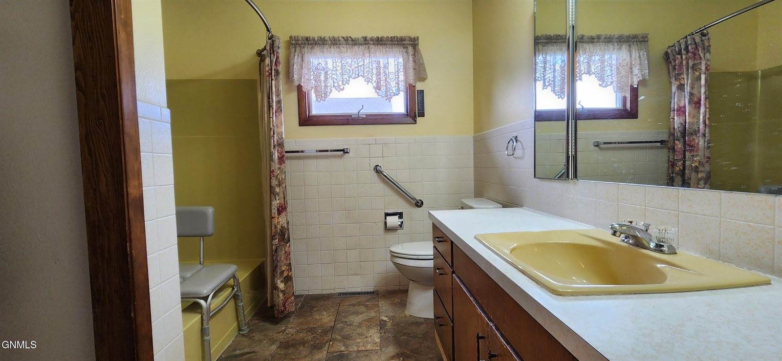 207 Roosevelt Avenue, Underwood, ND 58576