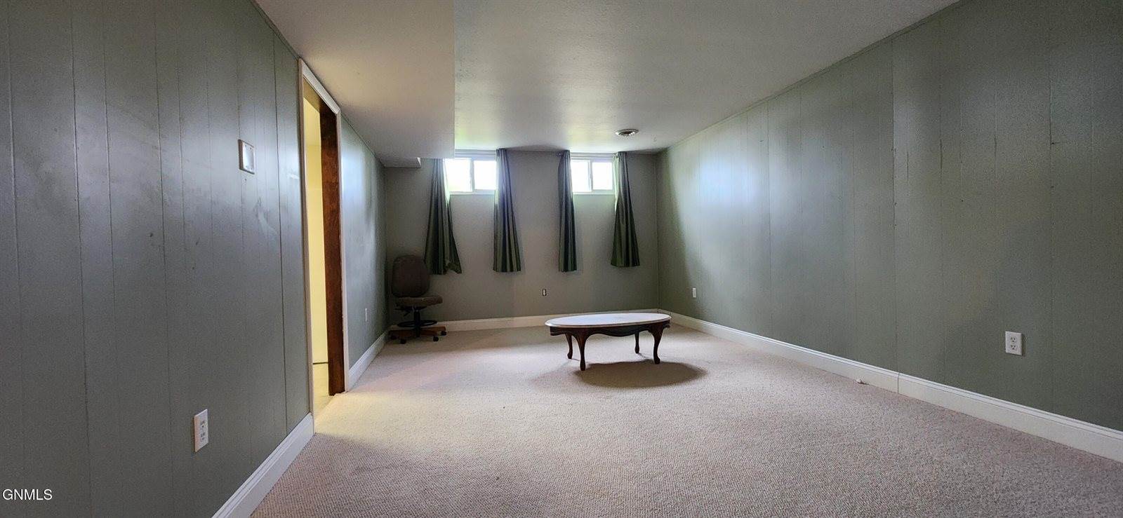 207 Roosevelt Avenue, Underwood, ND 58576