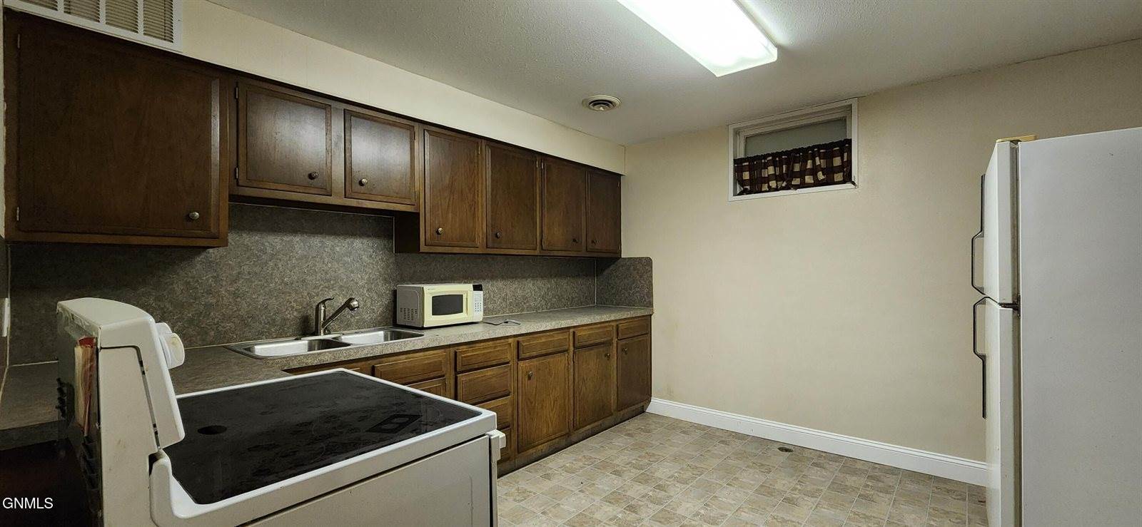 207 Roosevelt Avenue, Underwood, ND 58576