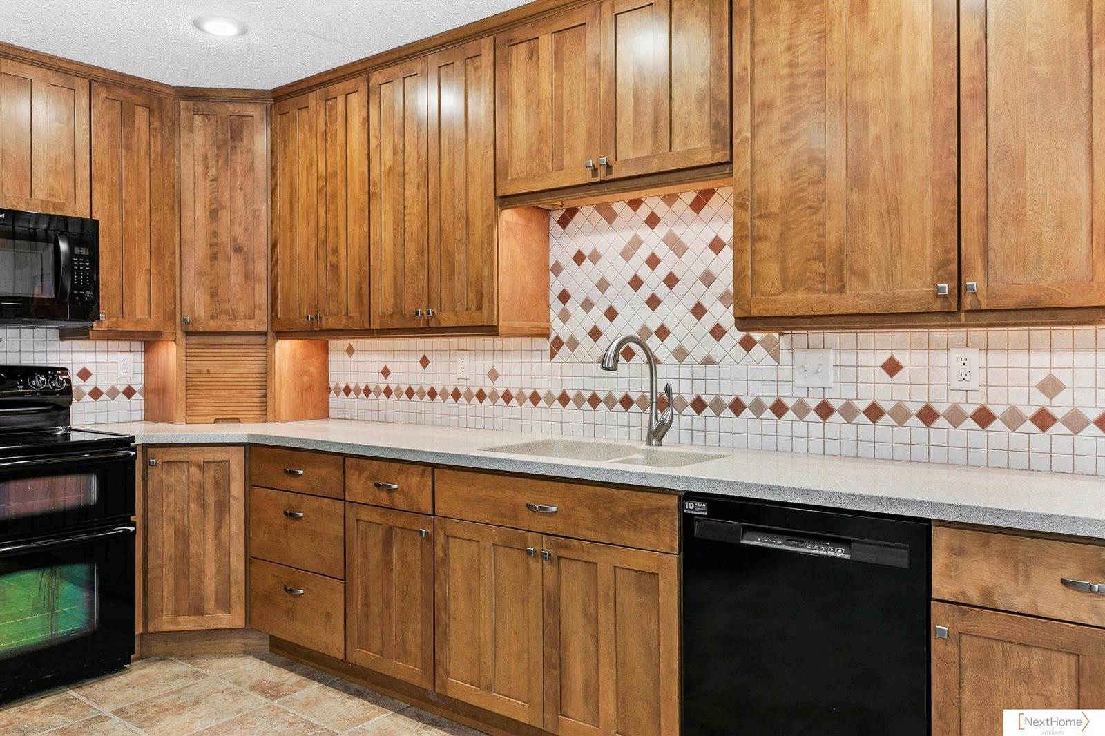 8231 Hickory Lane, Lincoln, NE 68510