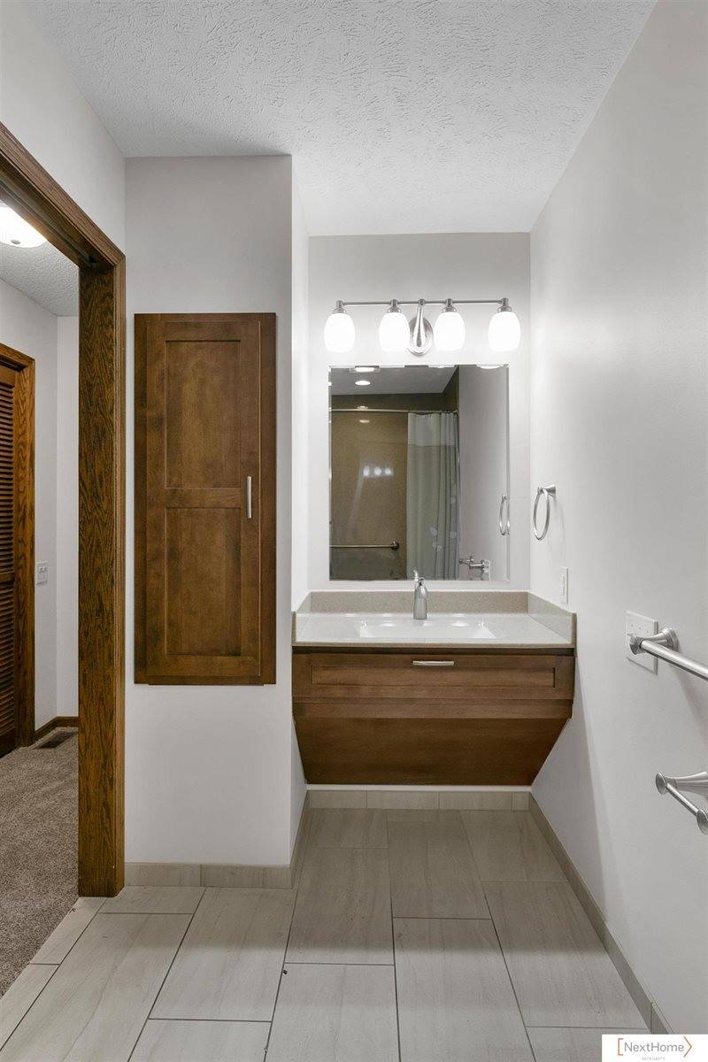 8231 Hickory Lane, Lincoln, NE 68510