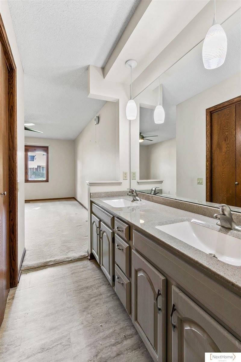 8231 Hickory Lane, Lincoln, NE 68510