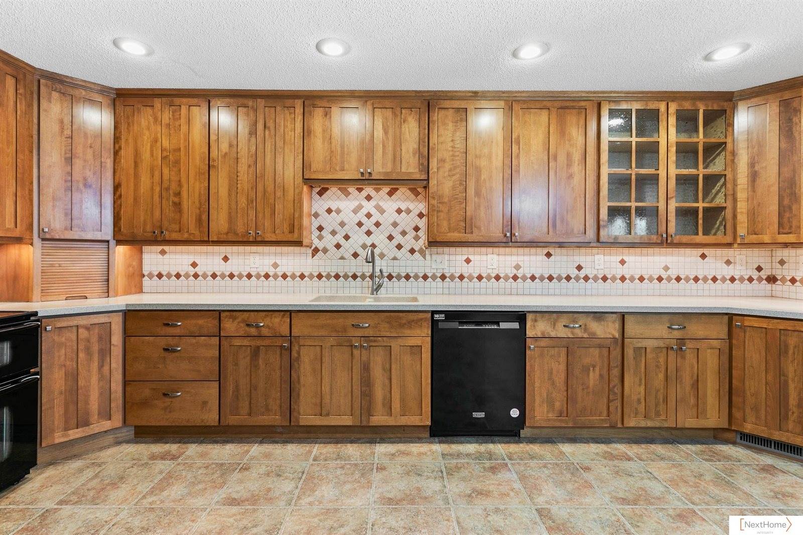 8231 Hickory Lane, Lincoln, NE 68510