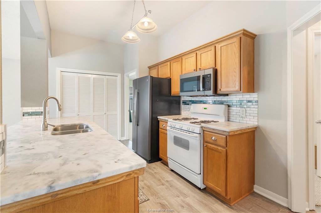 1063 Windmeadows Drive, College Station, TX 77845