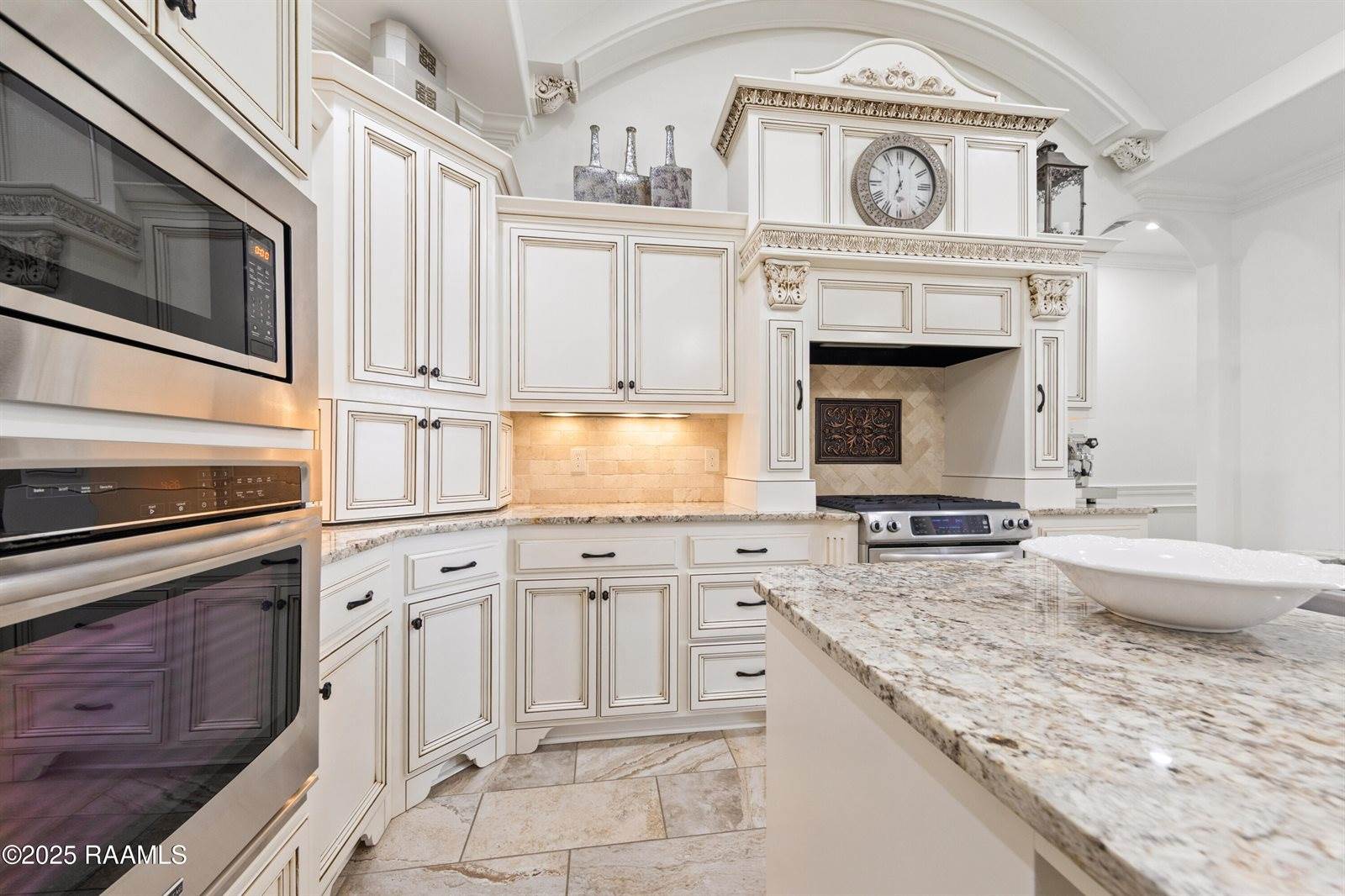 211 Rue De Chambery, Broussard, LA 70518