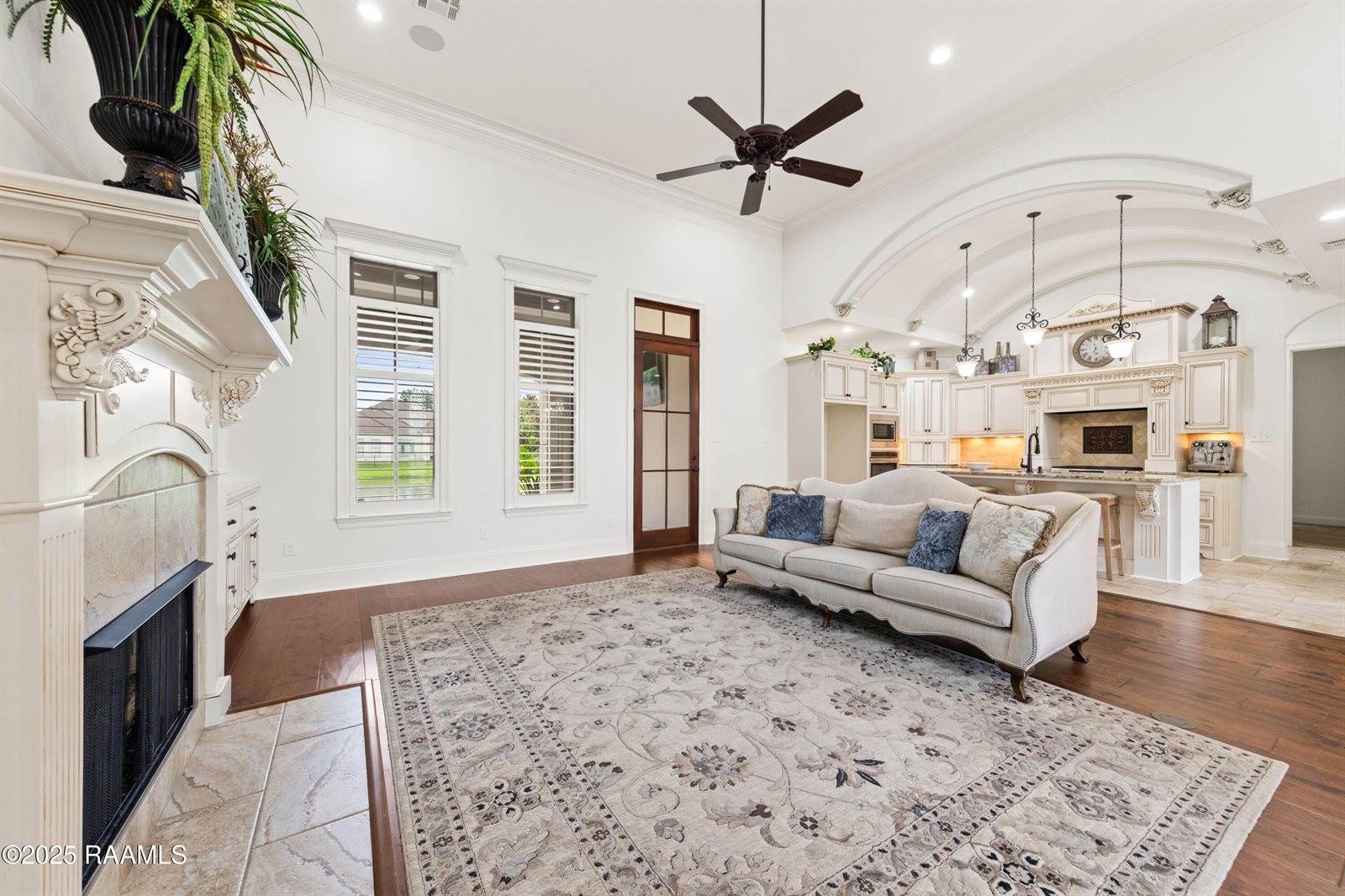 211 Rue De Chambery, Broussard, LA 70518