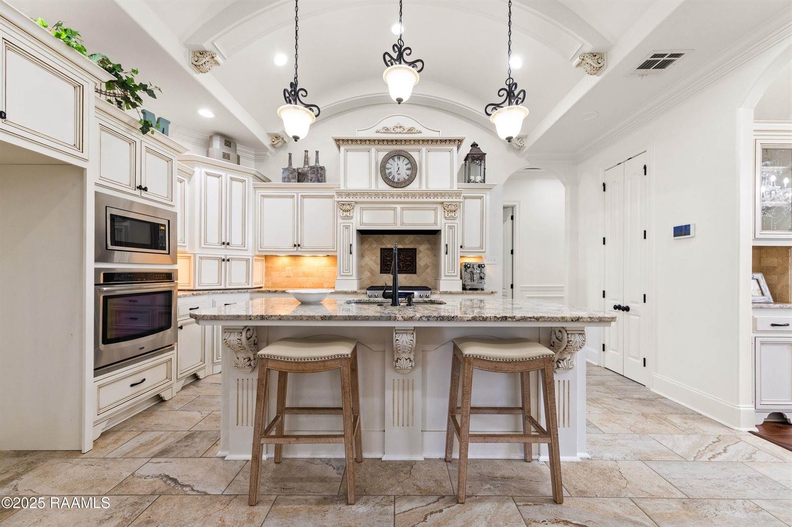 211 Rue De Chambery, Broussard, LA 70518