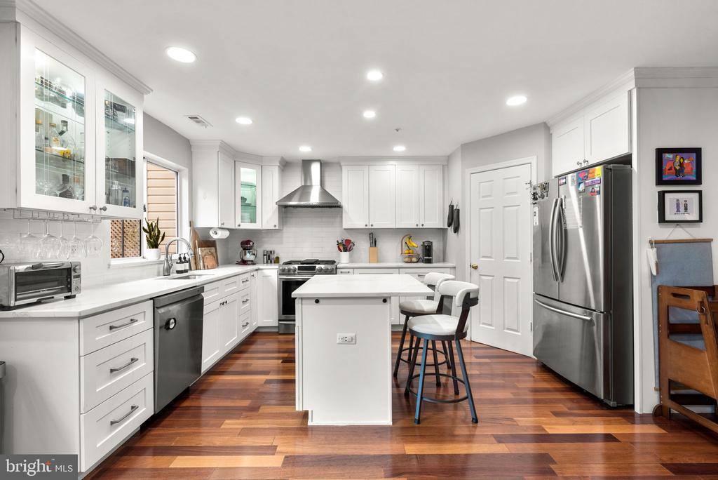 10030 Vanderbilt Circle, Rockville, MD 20850