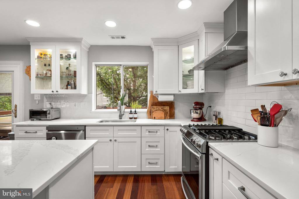 10030 Vanderbilt Circle, Rockville, MD 20850