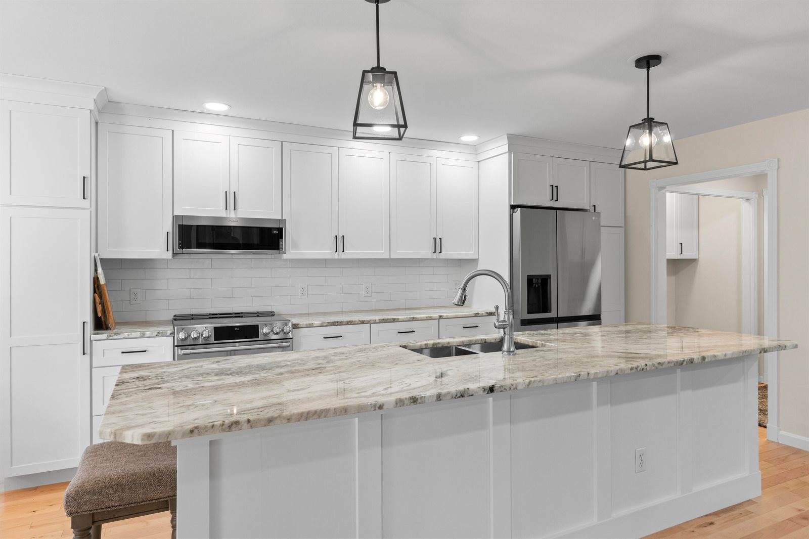 2 Victoria Way, Hampden, ME 04444