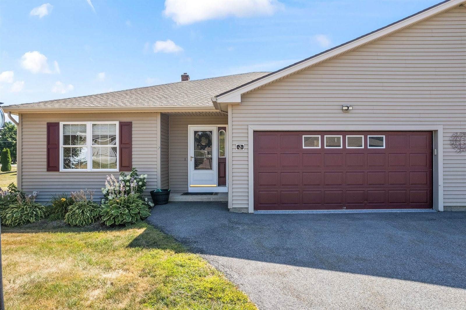 2 Victoria Way, Hampden, ME 04444