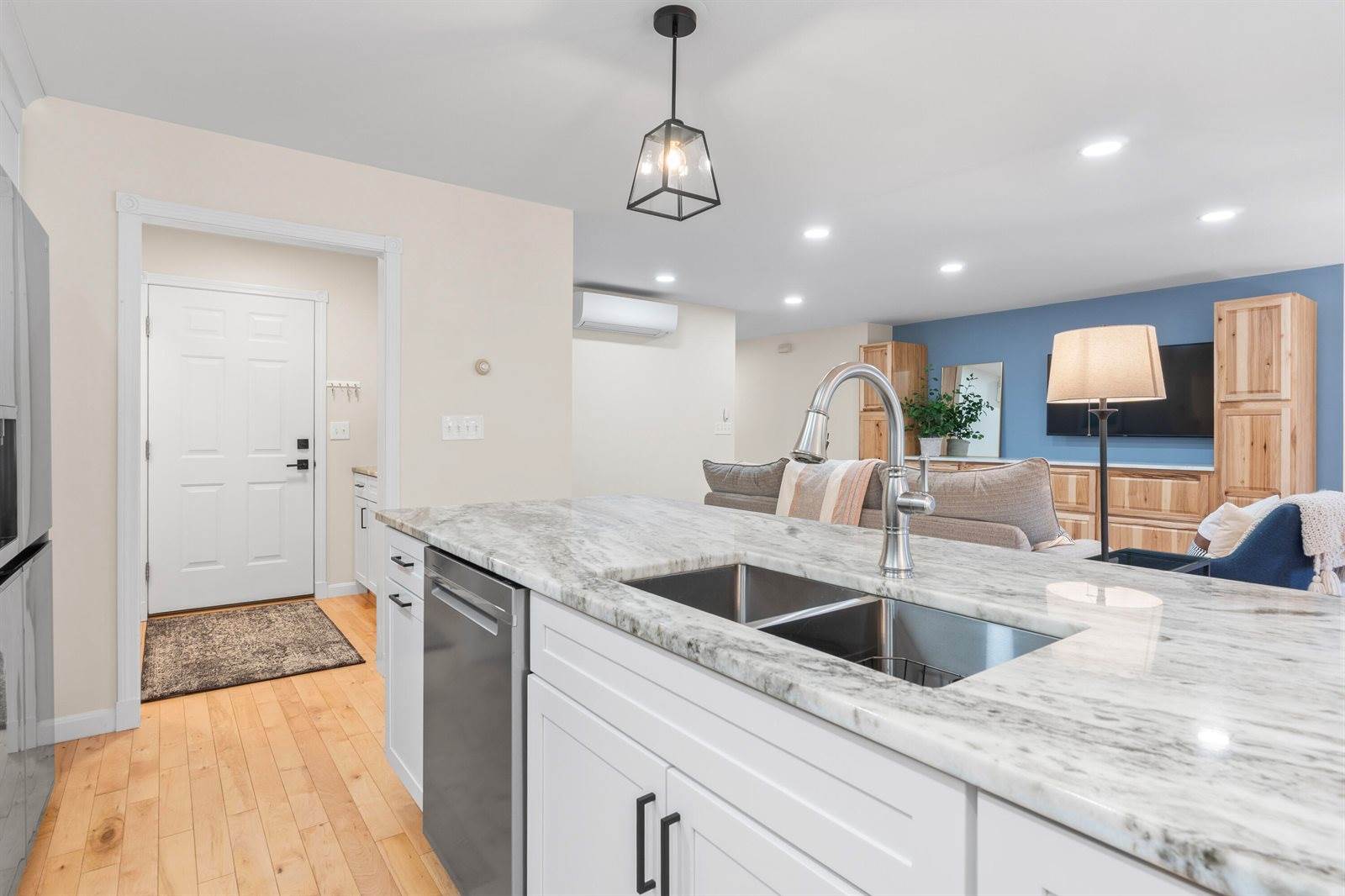 2 Victoria Way, Hampden, ME 04444