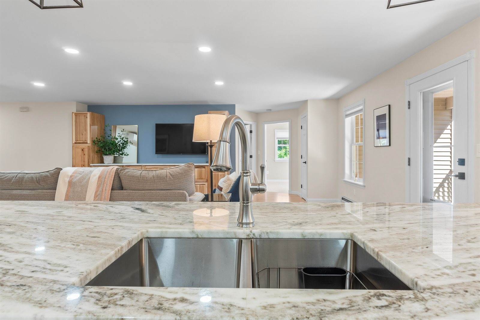 2 Victoria Way, Hampden, ME 04444