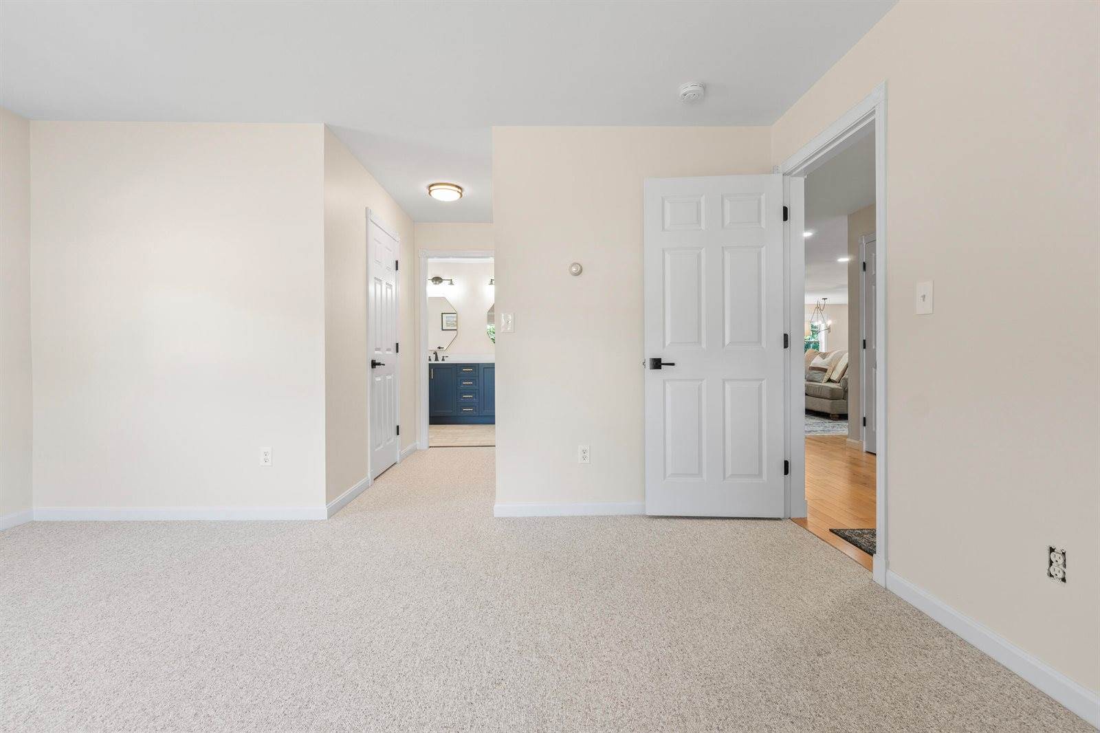 2 Victoria Way, Hampden, ME 04444