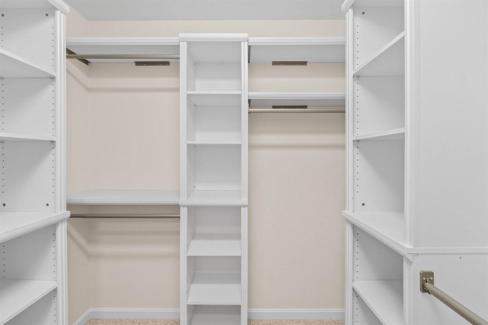 2 Victoria Way, Hampden, ME 04444