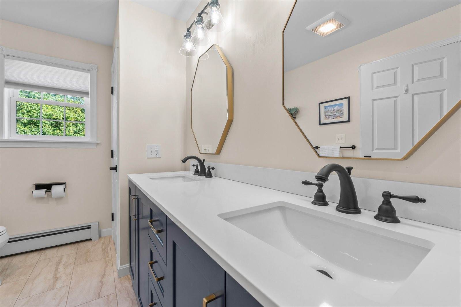 2 Victoria Way, Hampden, ME 04444