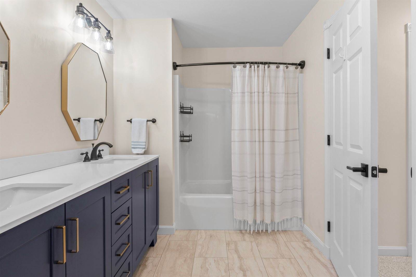 2 Victoria Way, Hampden, ME 04444