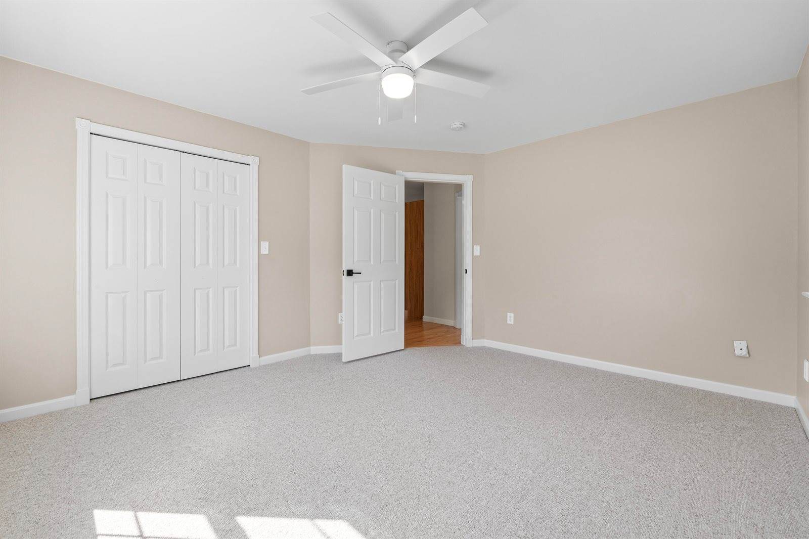 2 Victoria Way, Hampden, ME 04444