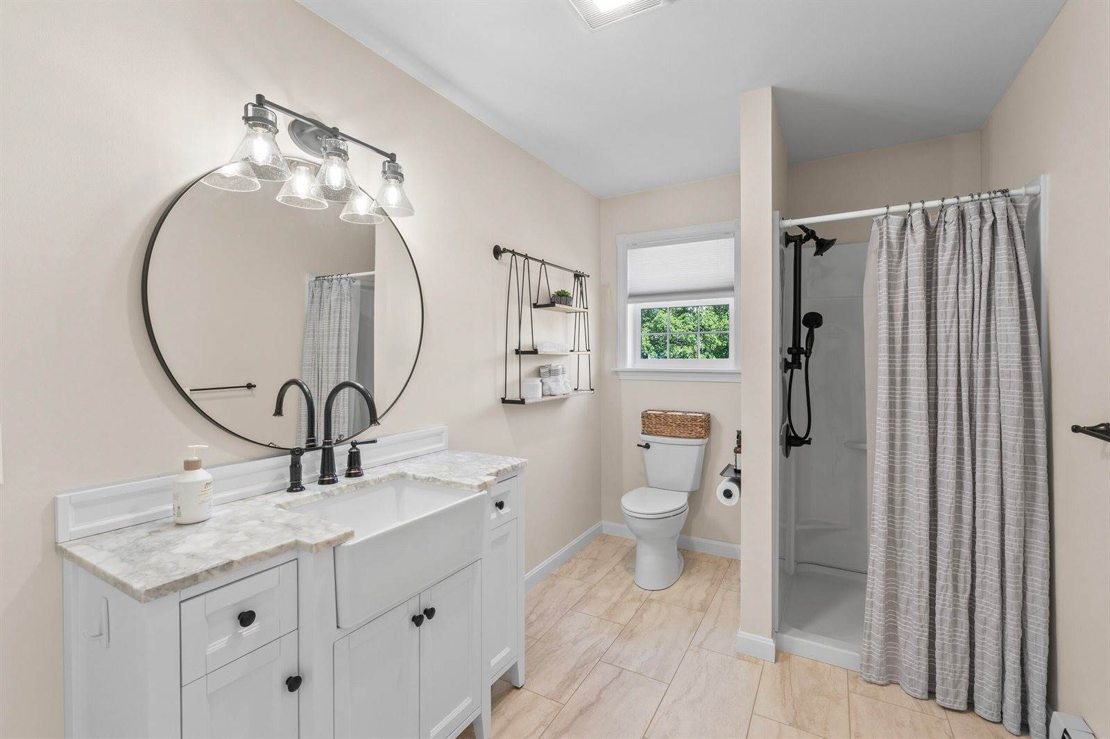 2 Victoria Way, Hampden, ME 04444