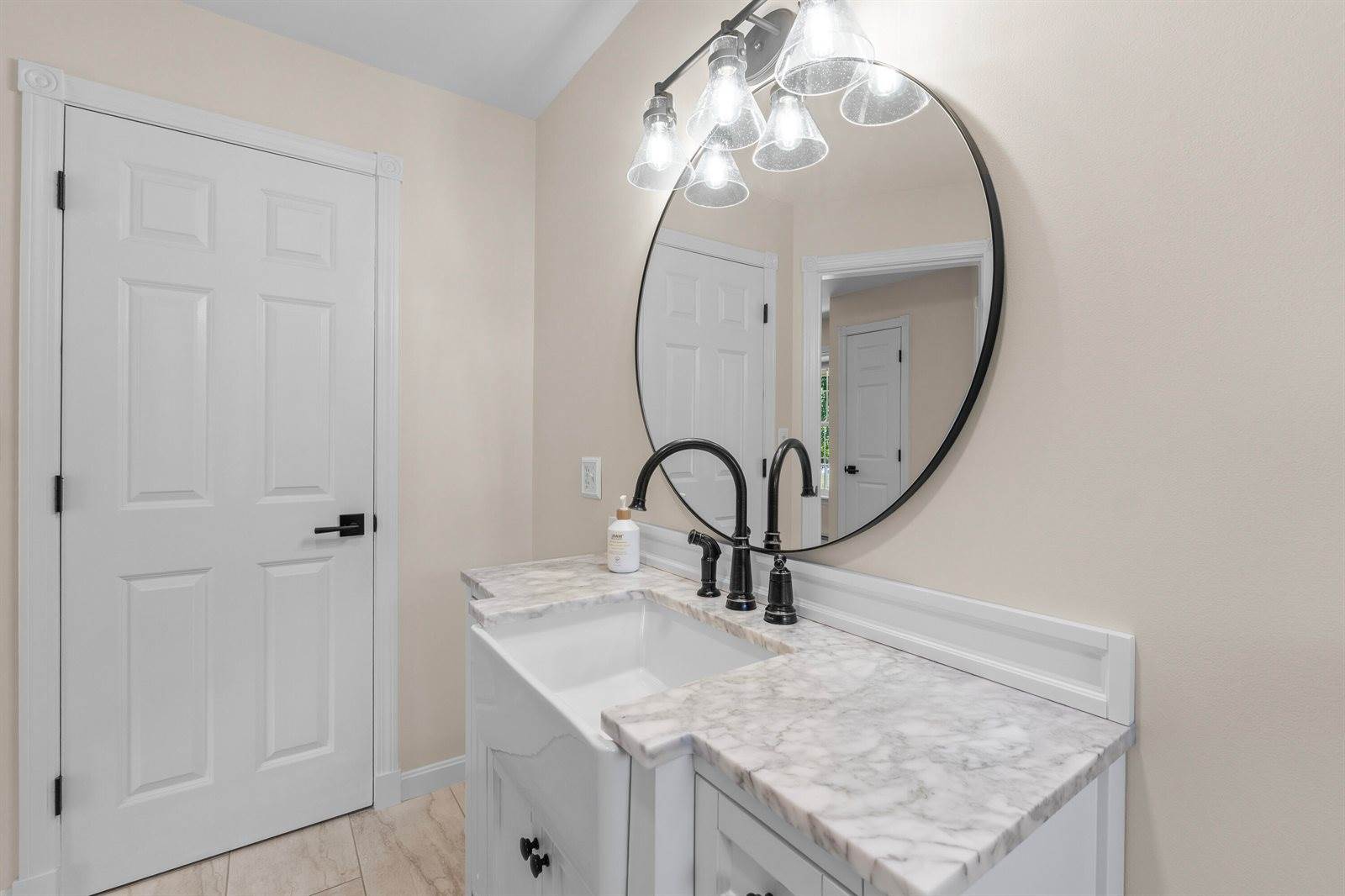 2 Victoria Way, Hampden, ME 04444