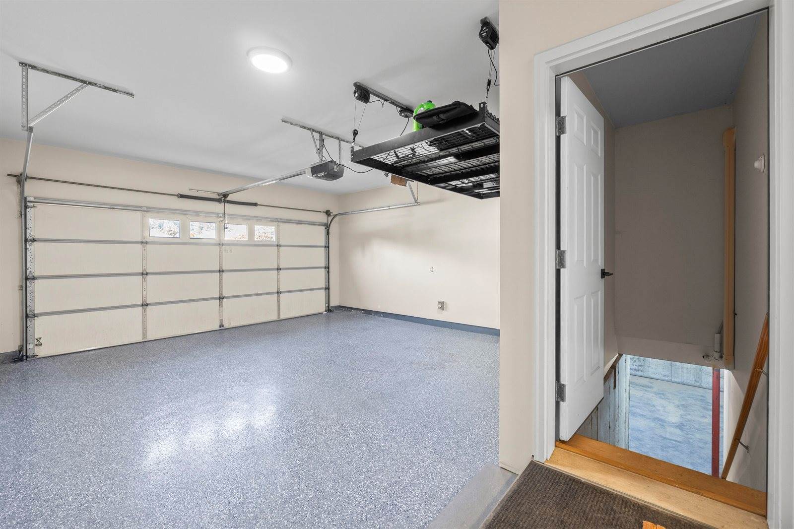 2 Victoria Way, Hampden, ME 04444