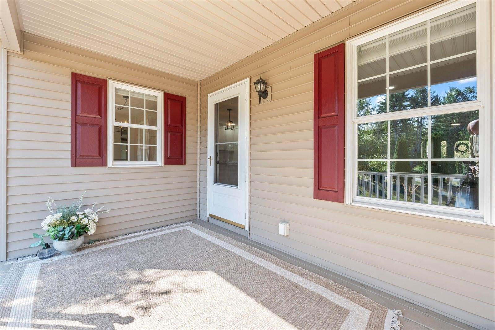 2 Victoria Way, Hampden, ME 04444