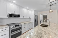 2 Victoria Way, Hampden, ME 04444