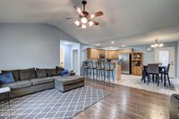 1800 Sally Ann Avenue, Neosho, MO 64850