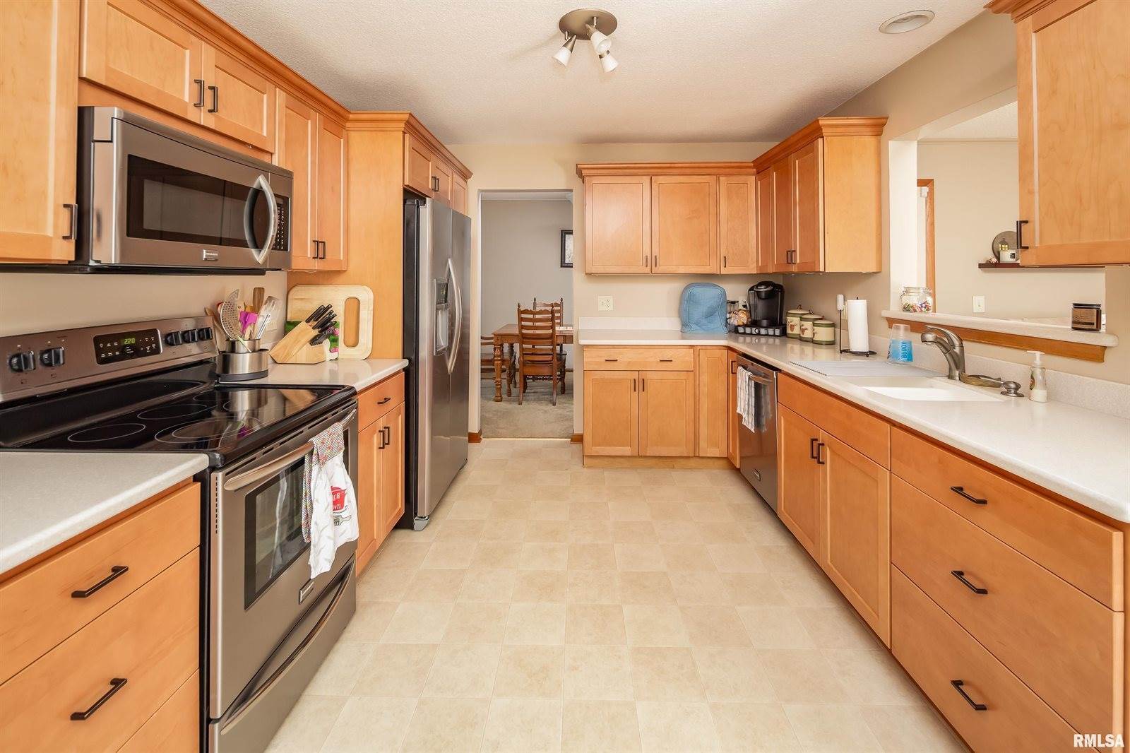 3731 Kenwood Avenue, Davenport, IA 52807