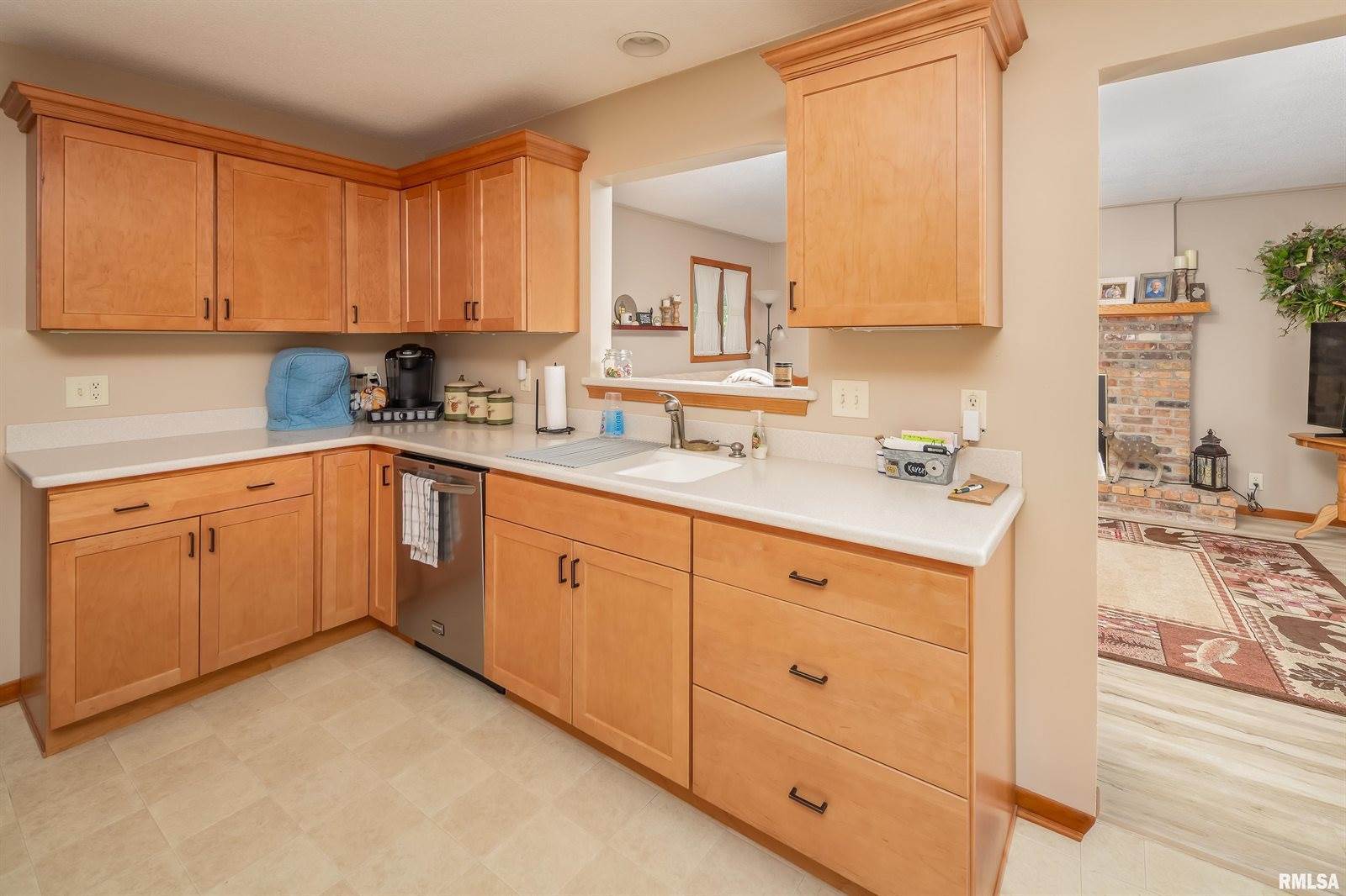 3731 Kenwood Avenue, Davenport, IA 52807